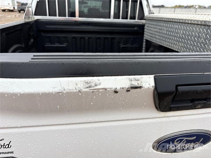 Ford F-150 XLT 4x4 Crew Cab Pickup Ostalo