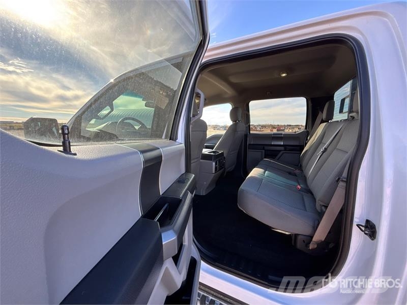 Ford F-150 XLT 4x4 Crew Cab Pickup Andere Transporter