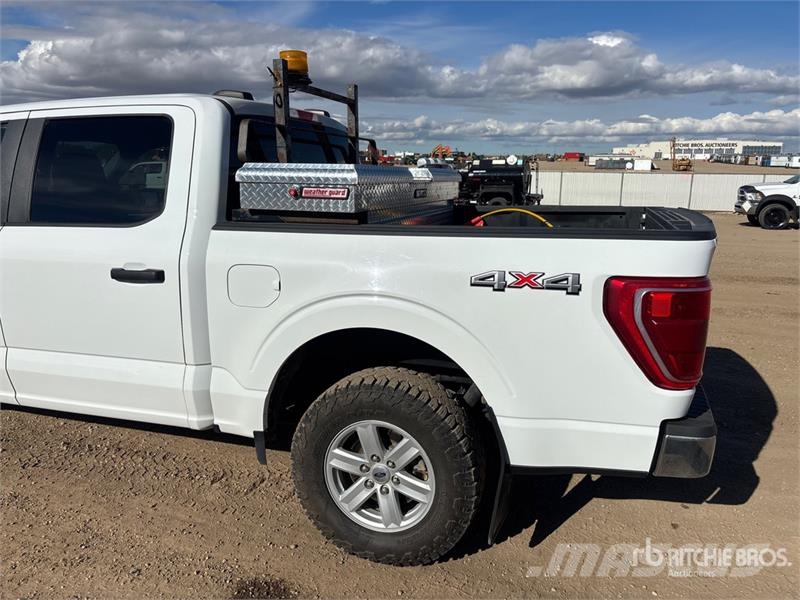Ford F-150 XLT 4x4 Crew Cab Pickup Muu