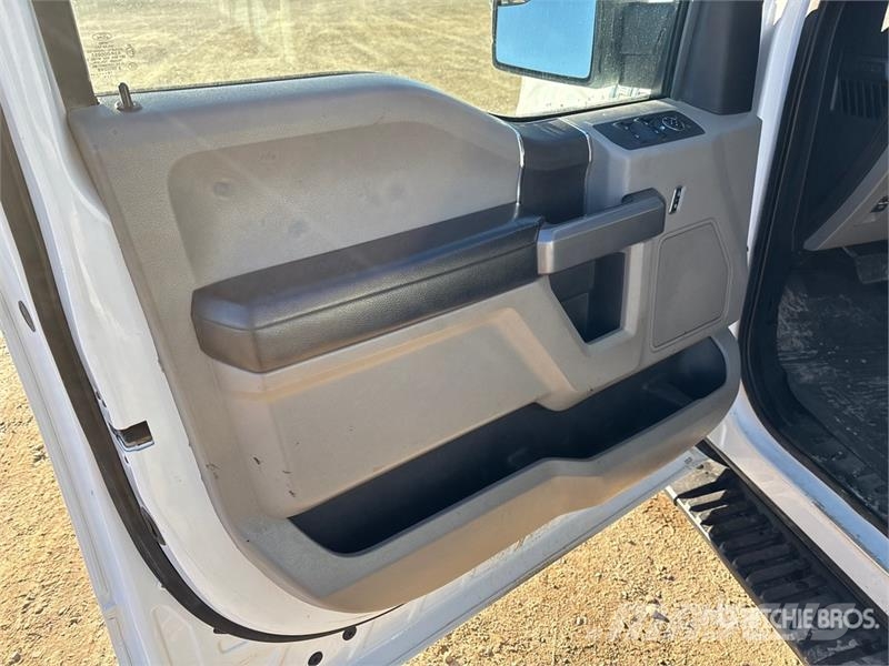 Ford F-150 XLT 4x4 Crew Cab Pickup 其他