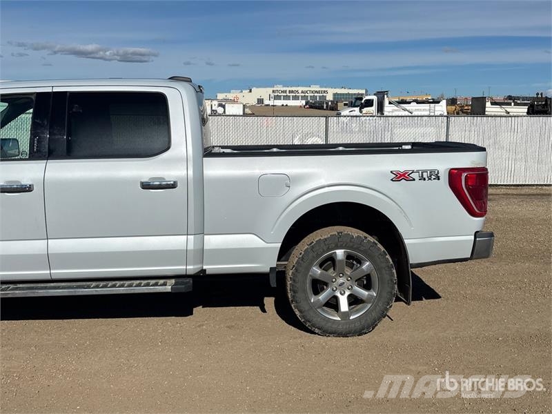 Ford F-150 XLT 4x4 Crew Cab Pickup Kita