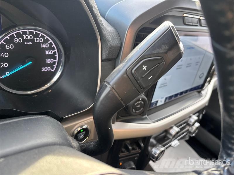 Ford F-150 XLT 4x4 Crew Cab Pickup Inne
