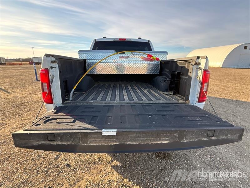 Ford F-150 XLT 4x4 Crew Cab Pickup Furgoni altro