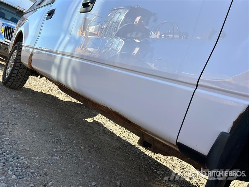 Ford F-150 XLT 4x4 Crew Cab Pickup Ostalo
