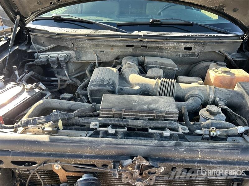 Ford F-150 XLT 4x4 Crew Cab Pickup Egyéb