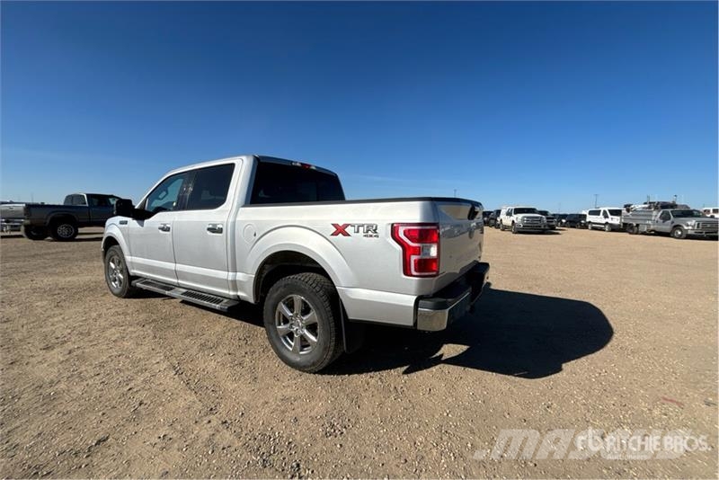 Ford F-150 XLT 4x4 Crew Cab Pickup Kita