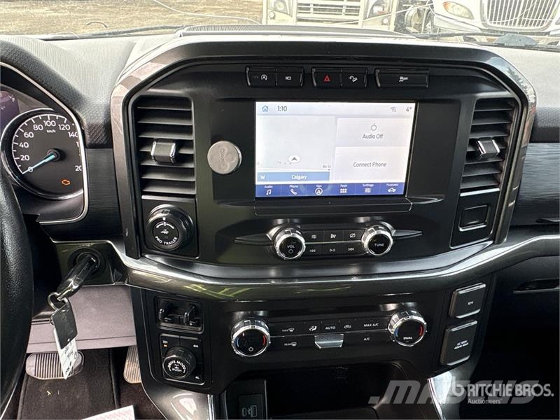 Ford F-150 XLT 4x4 Crew Cab Pickup Muu