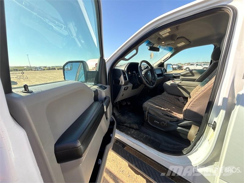 Ford F-150 XLT 4x4 Crew Cab Pickup أخرى