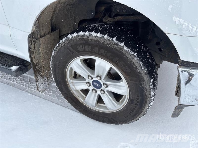 Ford F-150 XLT 4x4 Crew Cab Pickup أخرى