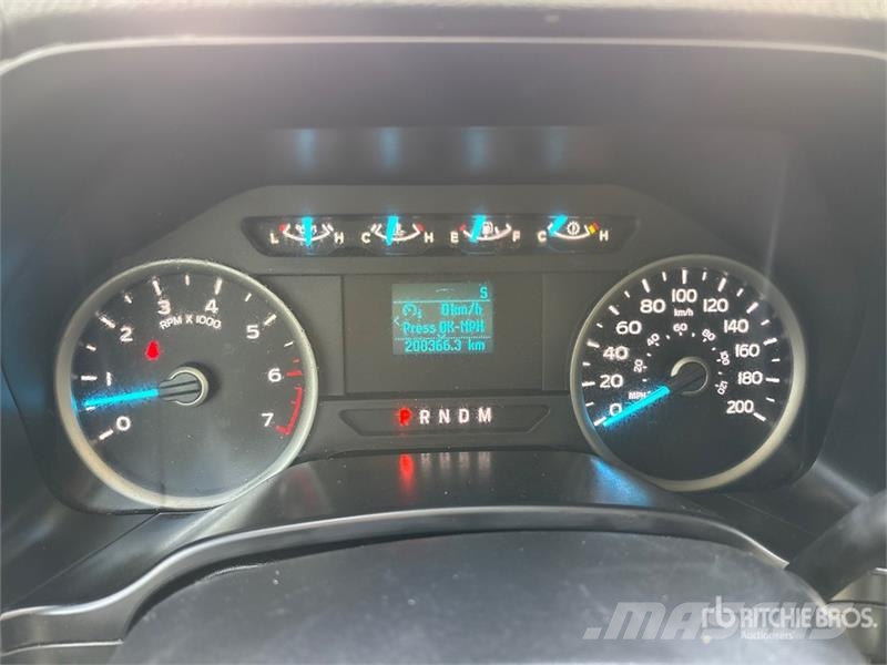 Ford F-150 XLT 4x4 Crew Cab Pickup Muu