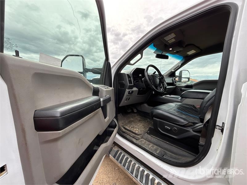Ford F-150 XLT 4x4 Crew Cab Pickup Інше