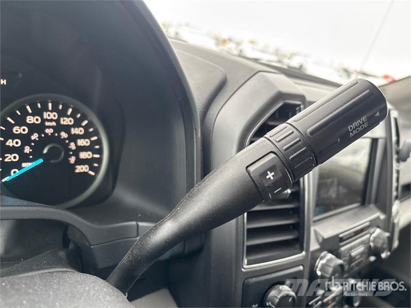 Ford F-150 XLT 4x4 Crew Cab Pickup أخرى