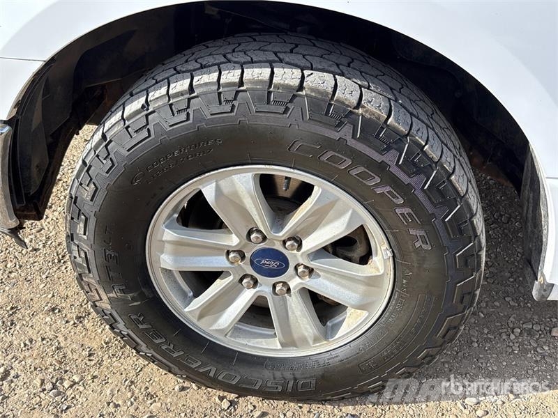 Ford F-150 XLT 4x4 Crew Cab Pickup Muu