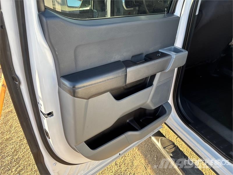 Ford F-150 XLT 4x4 Crew Cab Pickup Ostalo