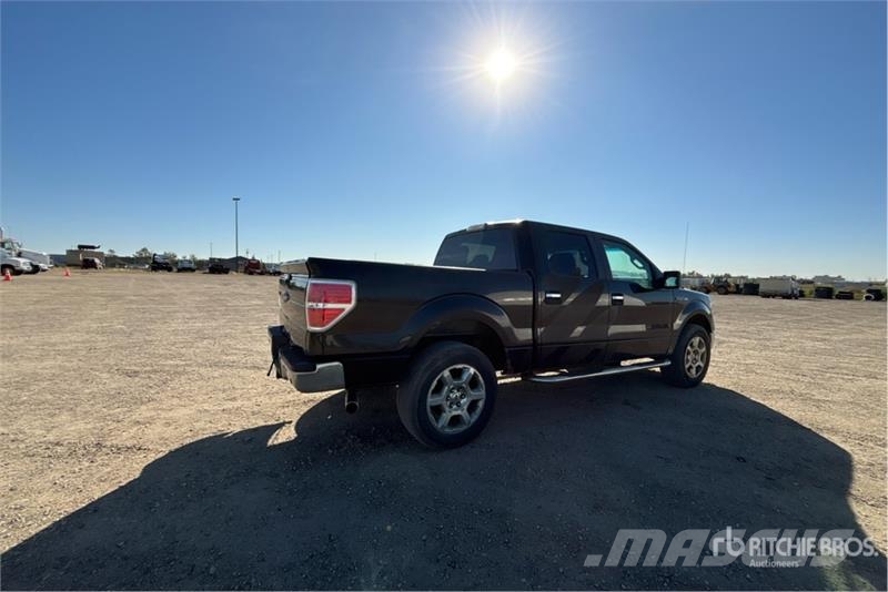 Ford F-150 XLT 4x4 Crew Cab Pickup Muu