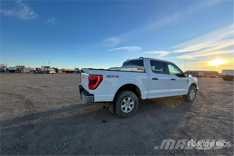 Ford F-150 XLT 4x4 Crew Cab Pickup أخرى