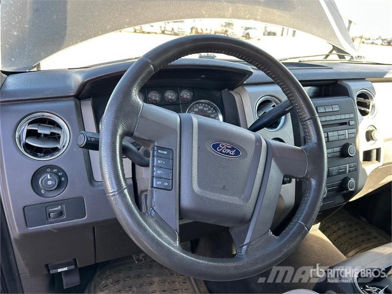 Ford F-150 XLT 4x4 Crew Cab Pickup Egyéb