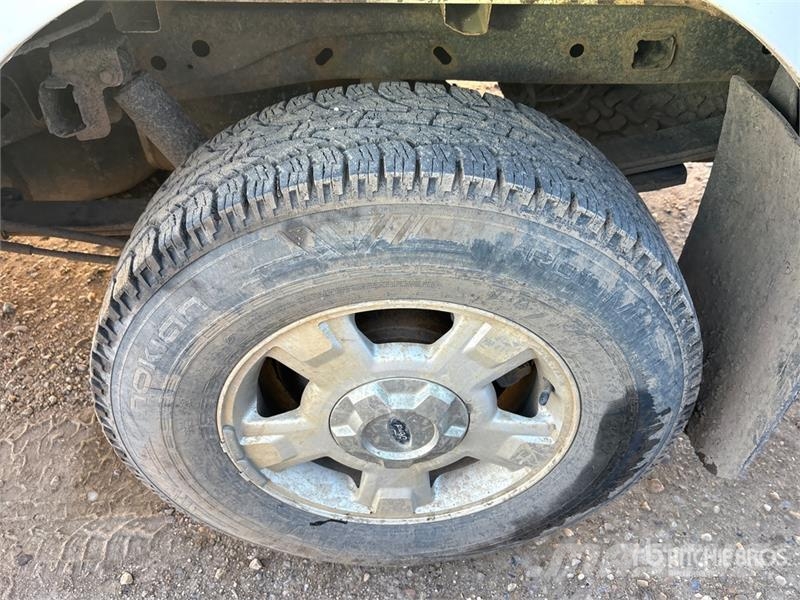 Ford F-150 XLT 4x4 Crew Cab Pickup أخرى