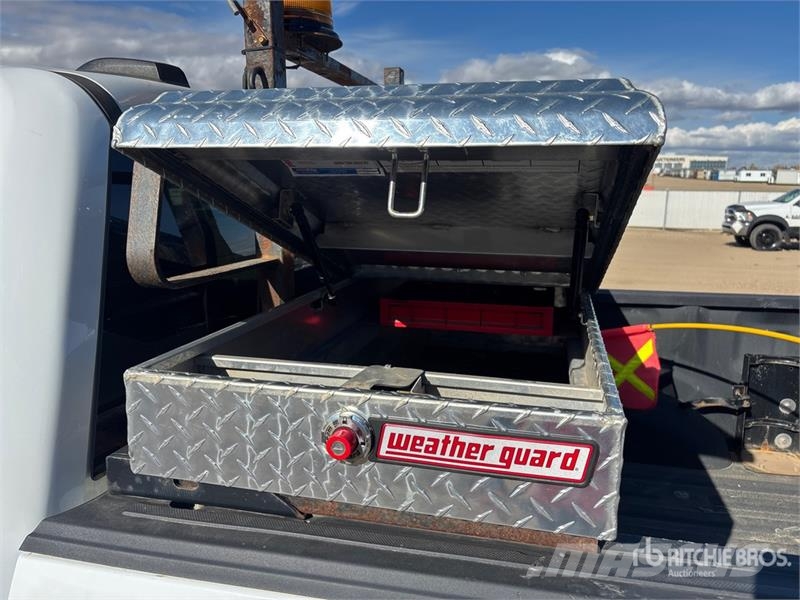 Ford F-150 XLT 4x4 Crew Cab Pickup Muu