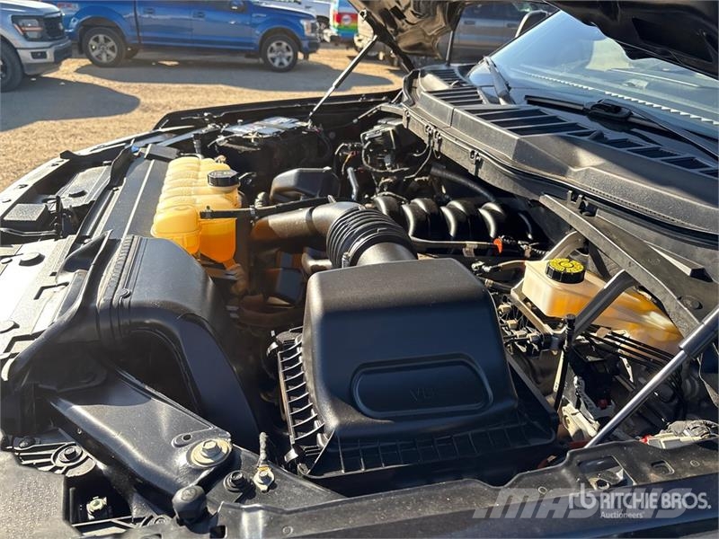 Ford F-150 XLT 4x4 Crew Cab Pickup Egyéb