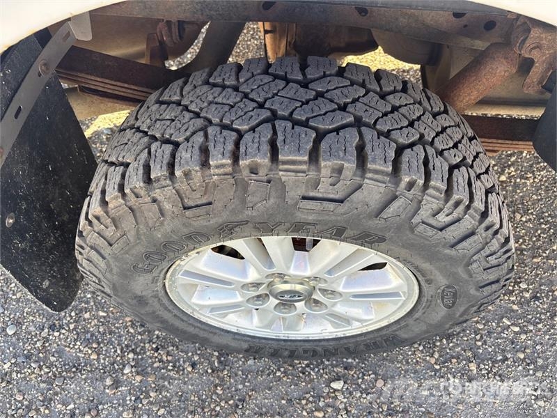 Ford F-150 XLT 4x4 Crew Cab Pickup Andere Transporter