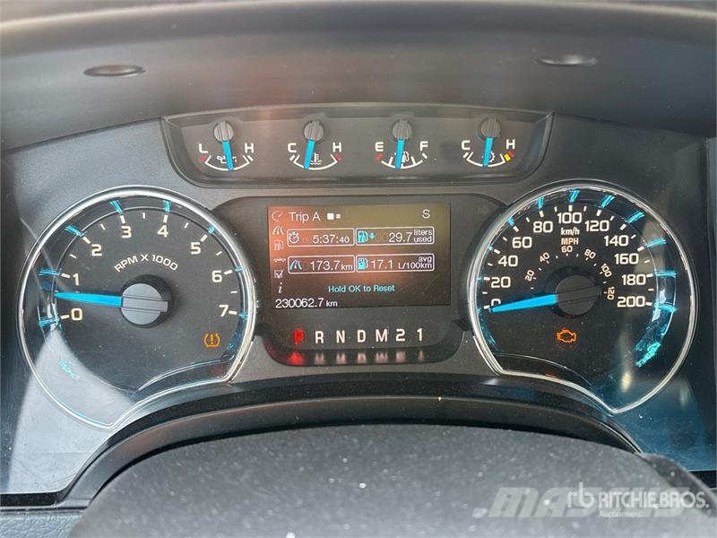 Ford F-150 XLT 4x4 Crew Cab Pickup Muu