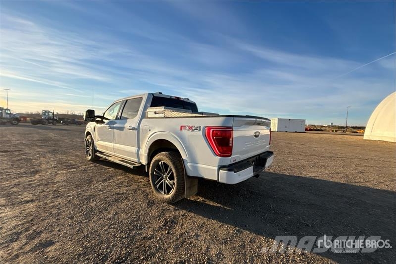 Ford F-150 XLT 4x4 Crew Cab Pickup أخرى