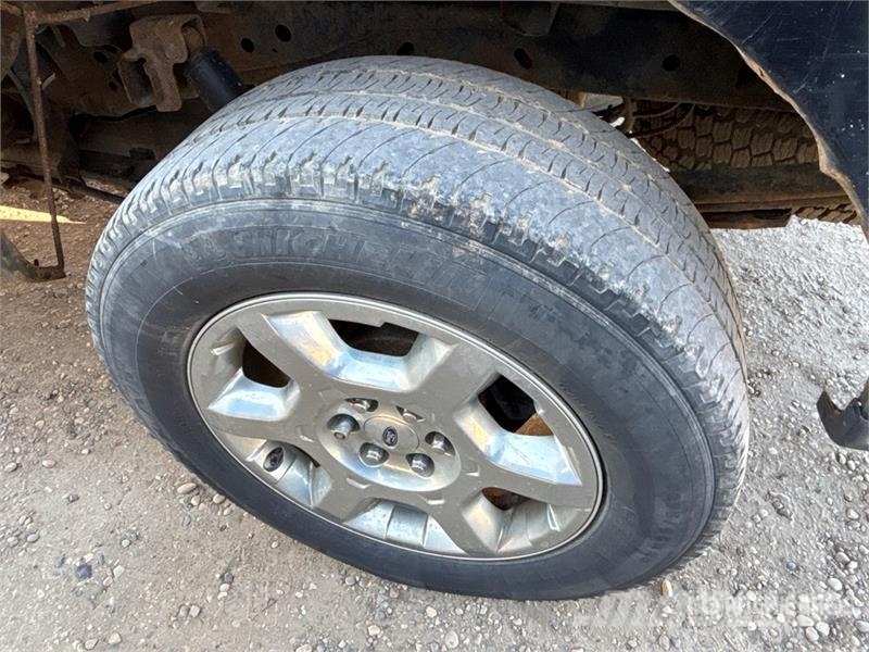 Ford F-150 XLT 4x4 Crew Cab Pickup Muu