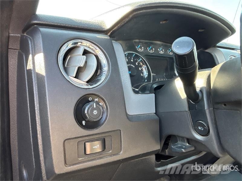 Ford F-150 XLT 4x4 Crew Cab Pickup Muu