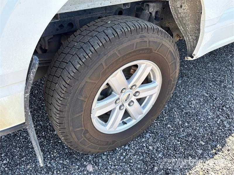 Ford F-150 XLT 4x4 Crew Cab Pickup Otros