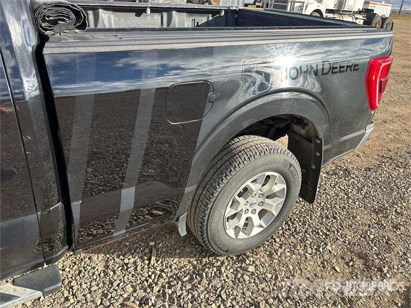 Ford F-150 XLT 4x4 Crew Cab Pickup Muu