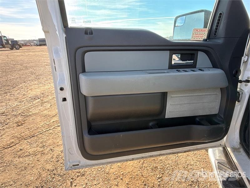 Ford F-150 XLT 4x4 Crew Cab Pickup Muu