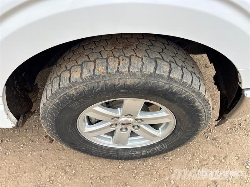 Ford F-150 XLT 4x4 Crew Cab Pickup Muu
