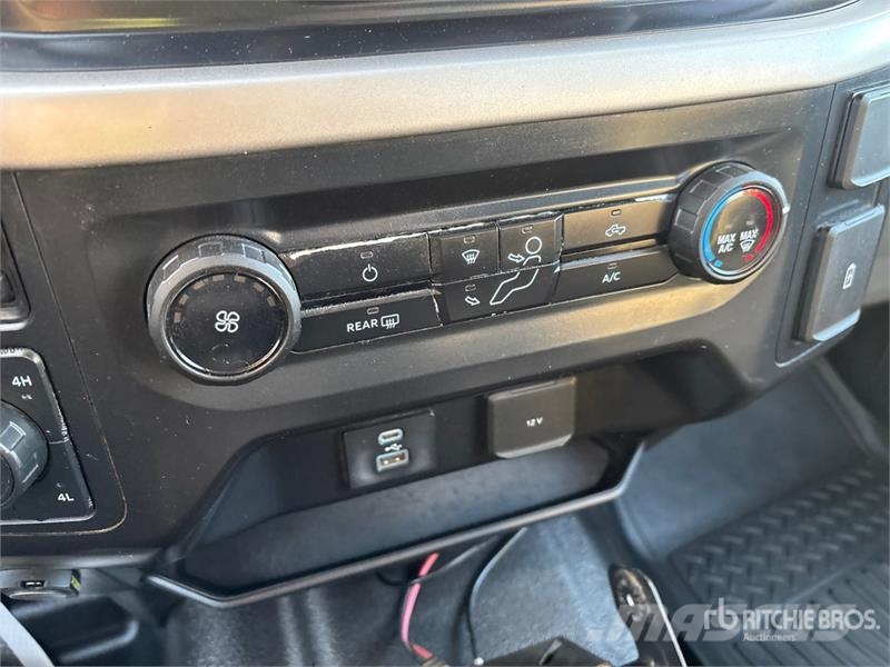 Ford F-150 XLT 4x4 Crew Cab Pickup Ostalo