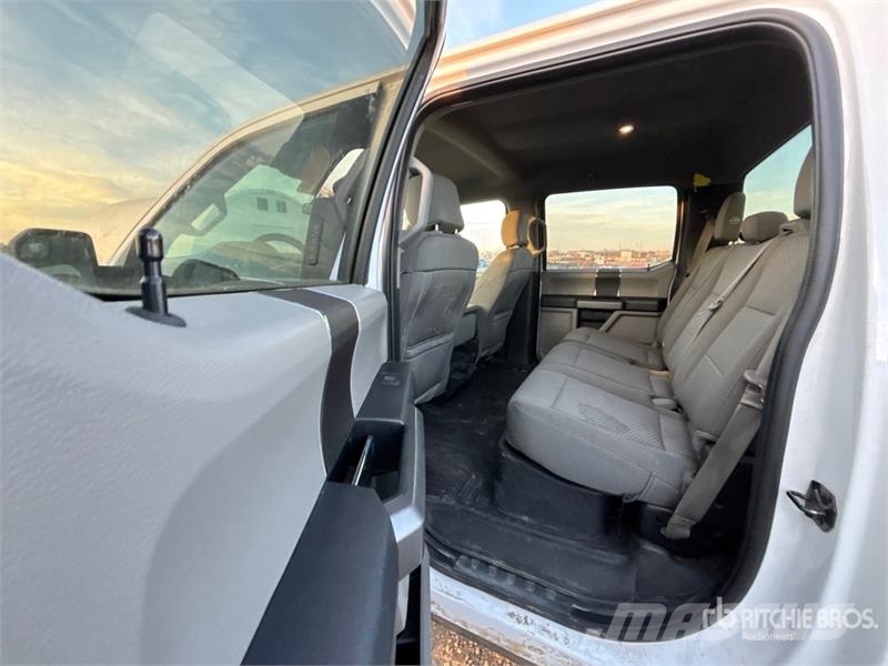 Ford F-150 XLT 4x4 Crew Cab Pickup Ostalo