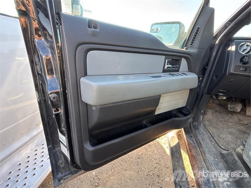 Ford F-150 XLT 4x4 Crew Cab Pickup Muu