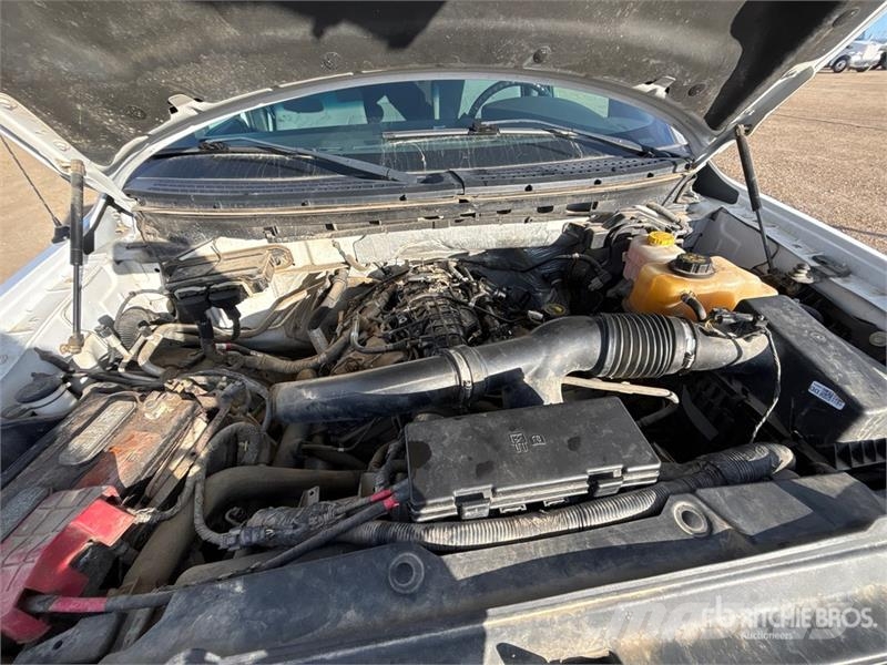 Ford F-150 XLT 4x4 Crew Cab Pickup Muu