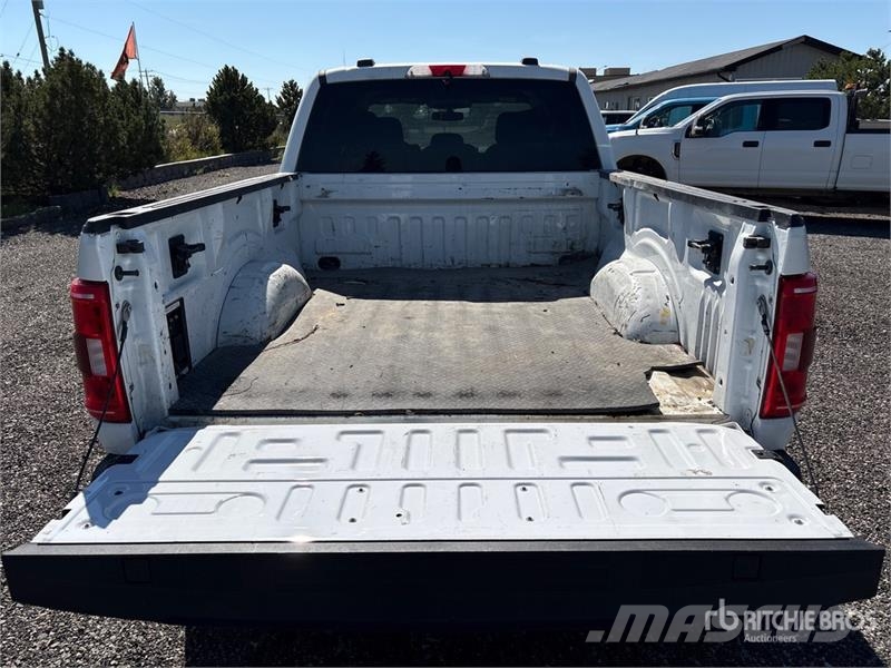 Ford F-150 XLT 4x4 Crew Cab Pickup Otros