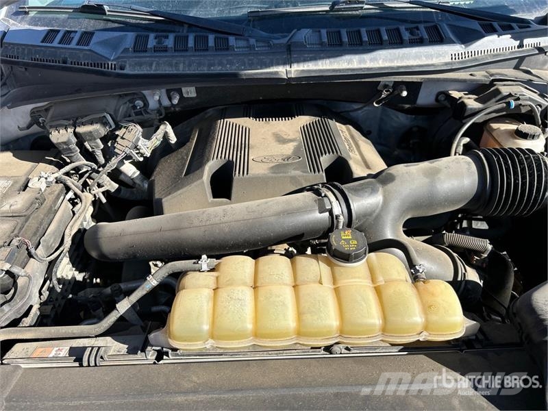 Ford F-150 XLT 4x4 Crew Cab Pickup Drugi