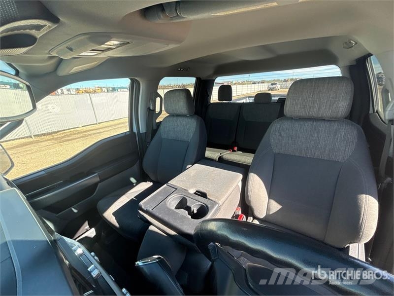 Ford F-150 XLT 4x4 Crew Cab Pickup Kita