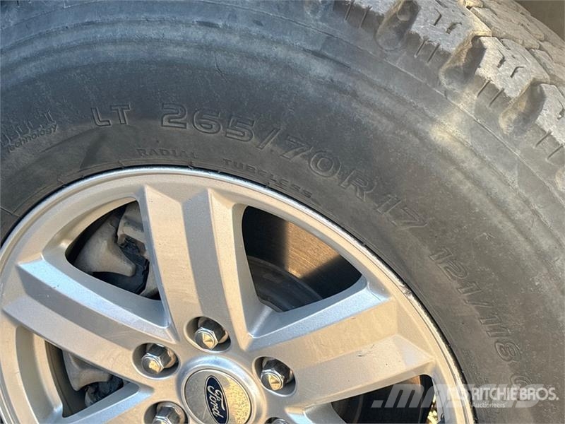 Ford F-150 XLT 4x4 Crew Cab Pickup Ostalo