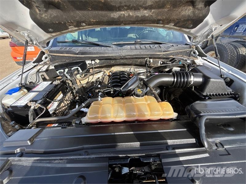 Ford F-150 XLT 4x4 Crew Cab Pickup Muu