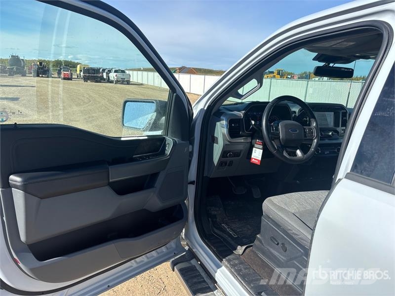 Ford F-150 XLT 4x4 Crew Cab Pickup Kita