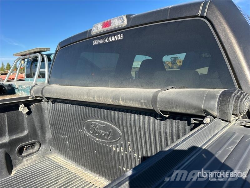 Ford F-150 XLT 4x4 Crew Cab Pickup Egyéb
