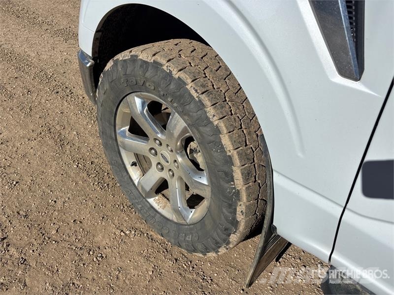Ford F-150 XLT 4x4 Crew Cab Pickup Kita