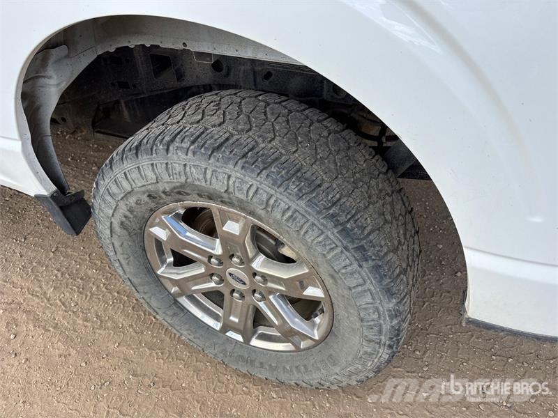 Ford F-150 XLT 4x4 Crew Cab Pickup Autre fourgon / utilitaire