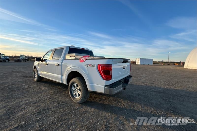 Ford F-150 XLT 4x4 Crew Cab Pickup أخرى