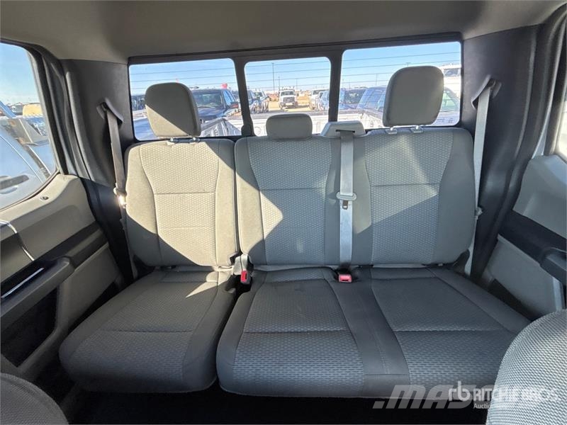 Ford F-150 XLT 4x4 Crew Cab Pickup Kita