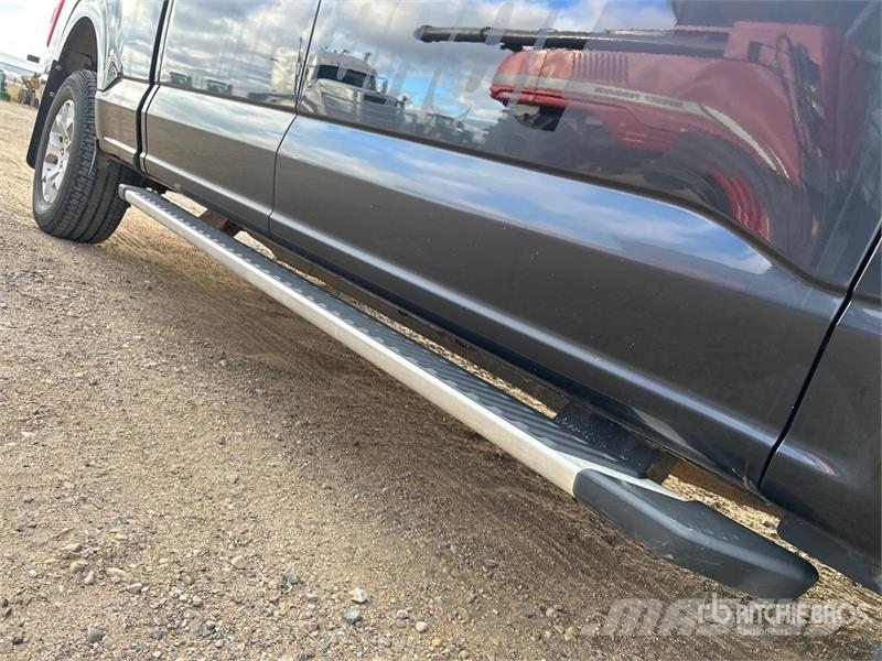 Ford F-150 XLT 4x4 Crew Cab Pickup Muu