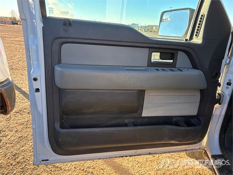 Ford F-150 XLT 4x4 Crew Cab Pickup أخرى